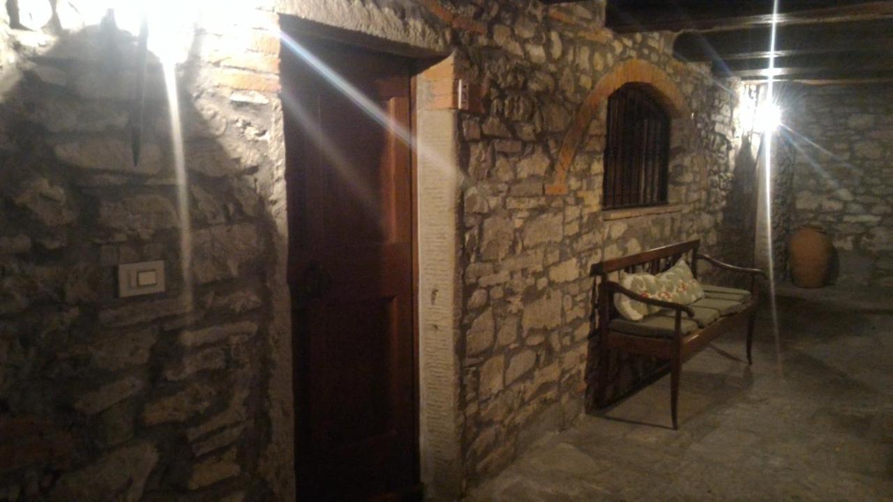 Villa La Nussa Каполона Экстерьер фото